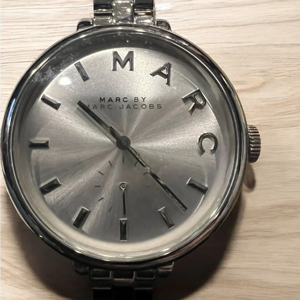 Marc Jacobs Women's Silver Dial Stainless Steel Quartz Watch